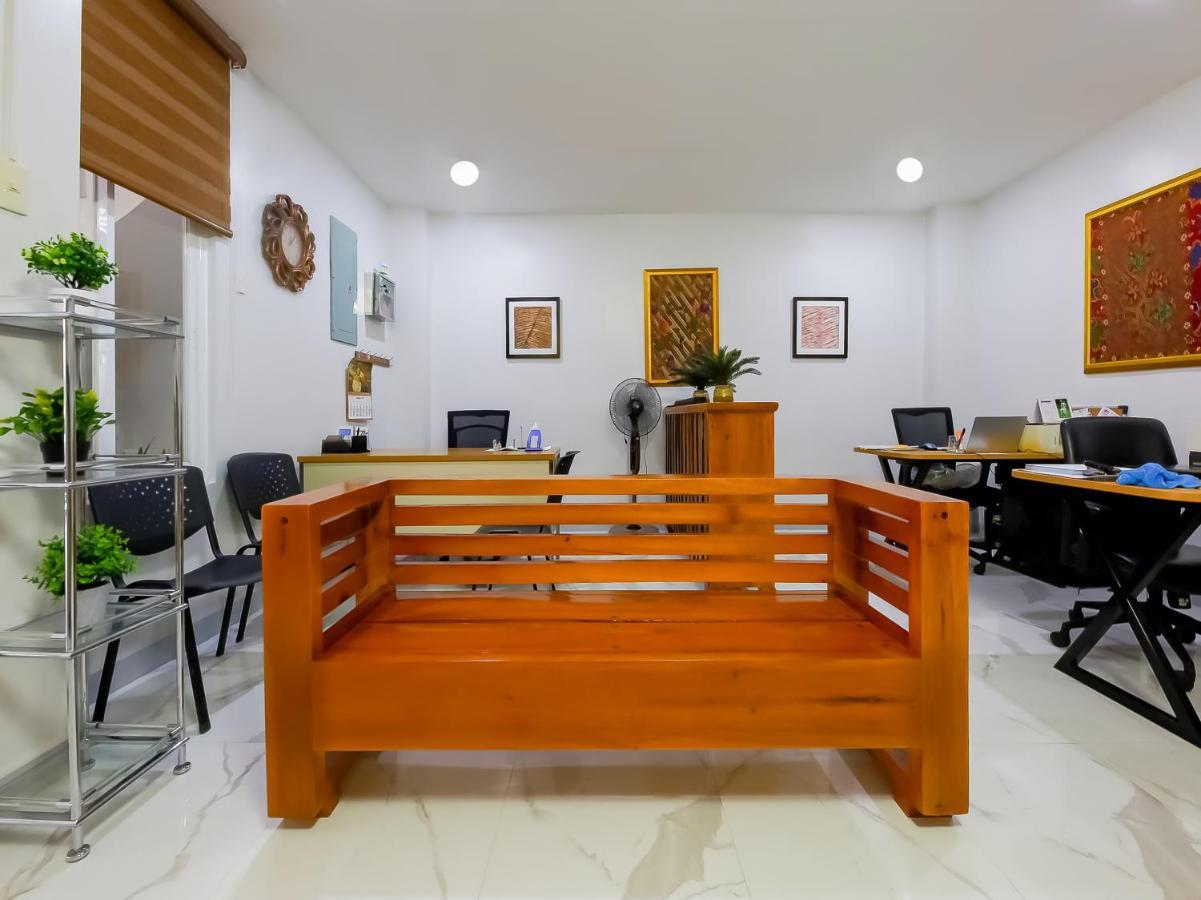 Oyo 848 Dona Aurora Condotel Quezon City Exteriör bild