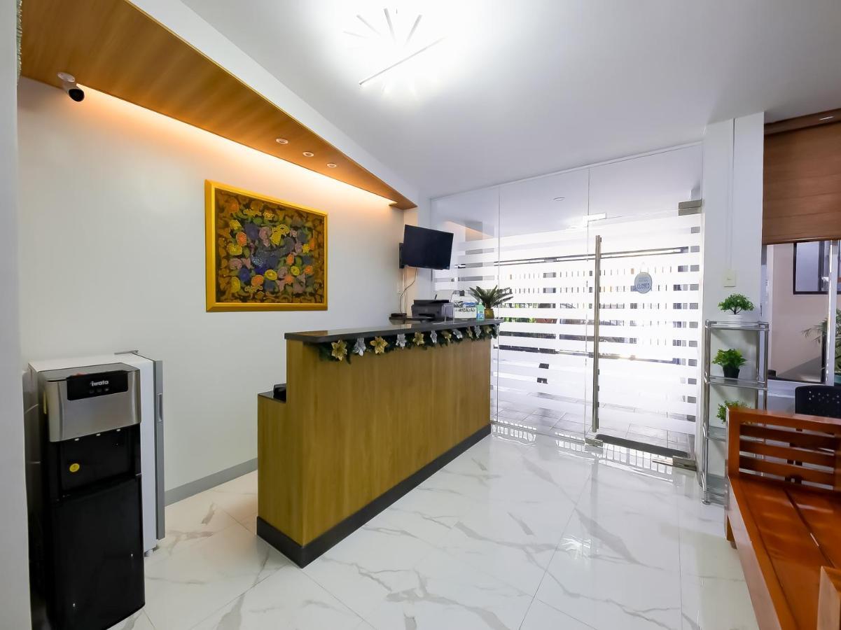 Oyo 848 Dona Aurora Condotel Quezon City Exteriör bild