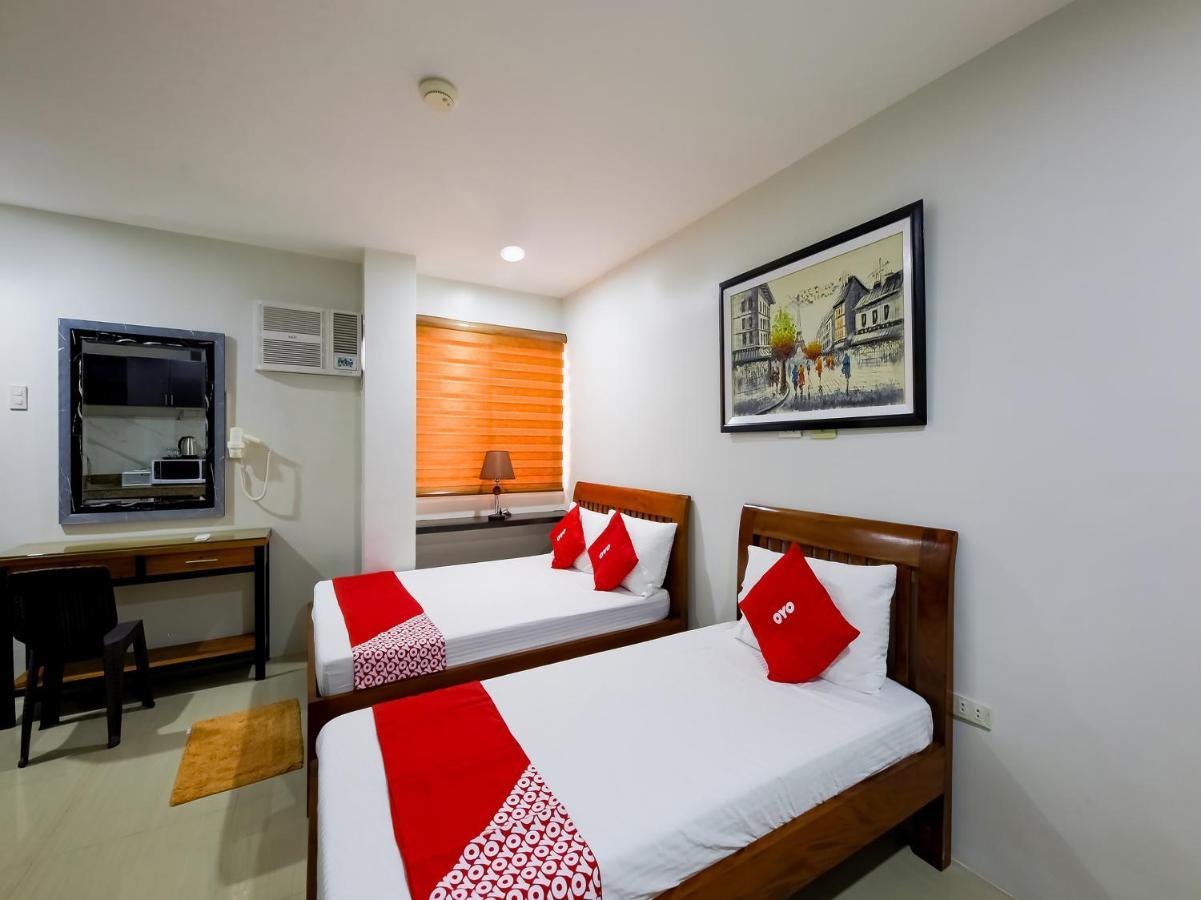 Oyo 848 Dona Aurora Condotel Quezon City Exteriör bild
