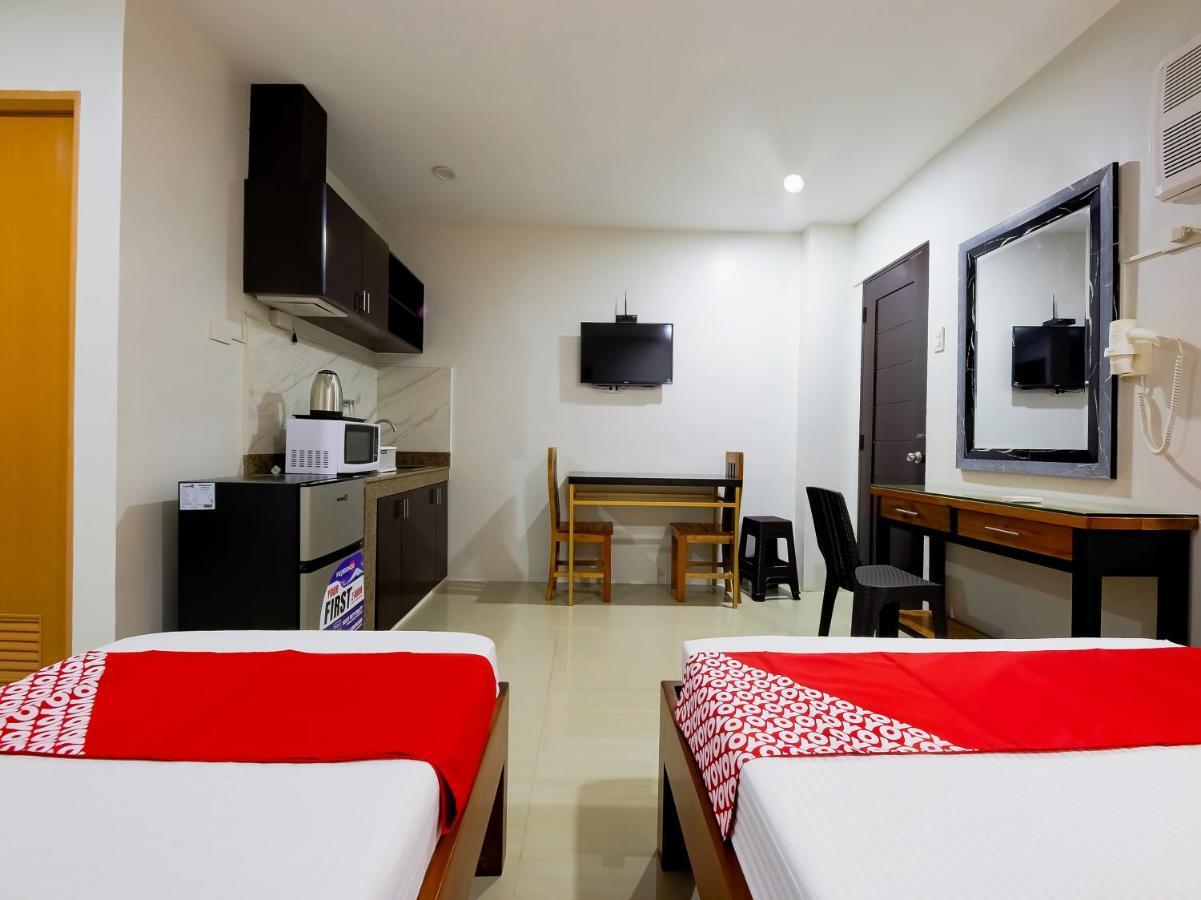 Oyo 848 Dona Aurora Condotel Quezon City Exteriör bild