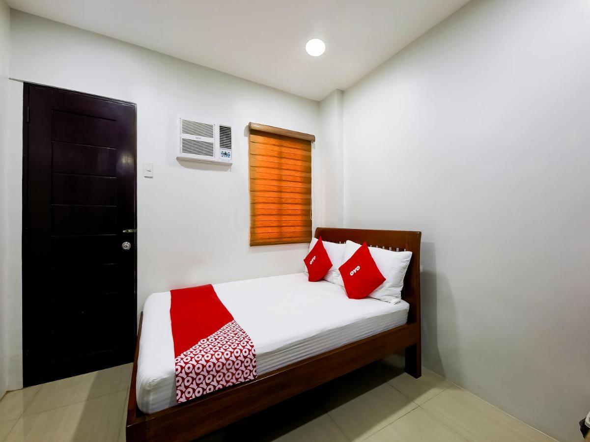 Oyo 848 Dona Aurora Condotel Quezon City Exteriör bild