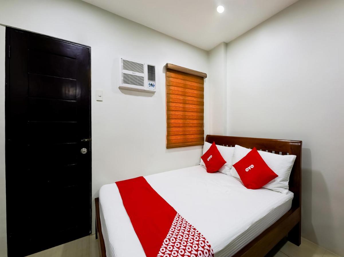 Oyo 848 Dona Aurora Condotel Quezon City Exteriör bild