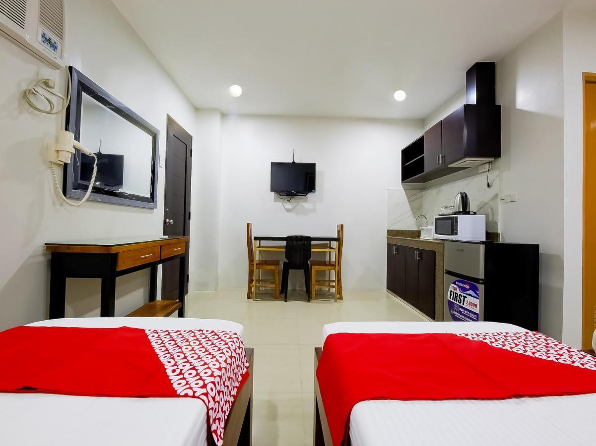 Oyo 848 Dona Aurora Condotel Quezon City Exteriör bild