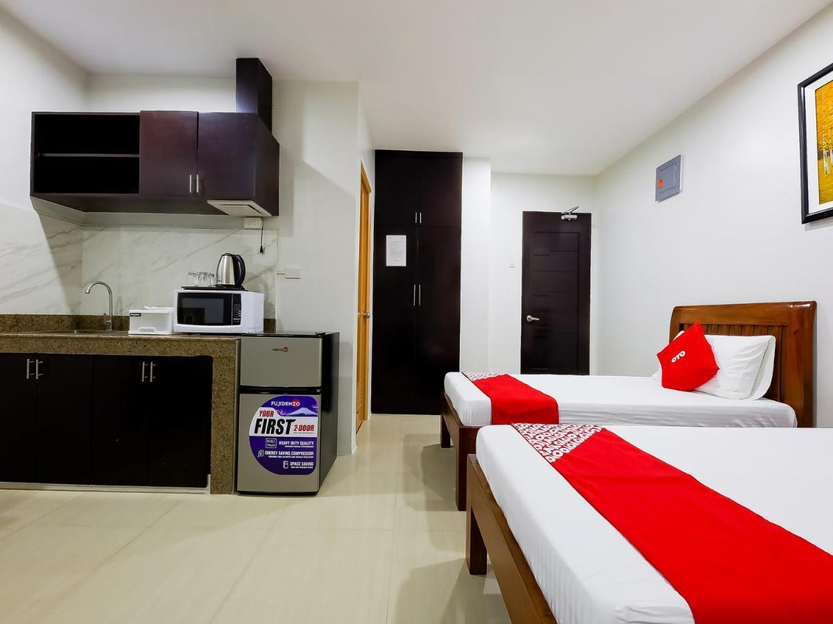 Oyo 848 Dona Aurora Condotel Quezon City Exteriör bild