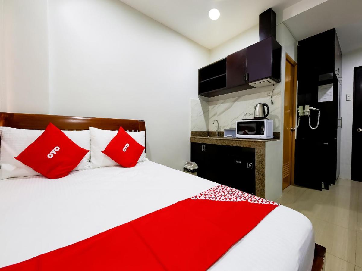 Oyo 848 Dona Aurora Condotel Quezon City Exteriör bild